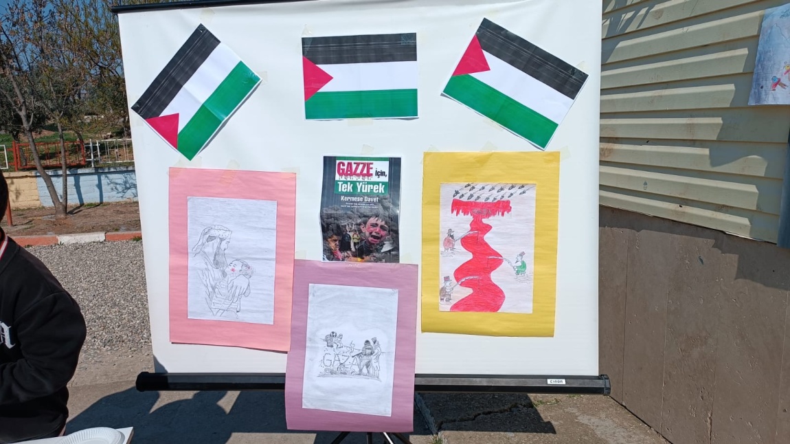 Okulumuz öğrencileri tarafında  mazlum Gazze için kermes düzenlendi.